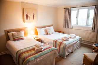 Bedroom 4 Llanwenarth Hotel & Riverside Restaurant