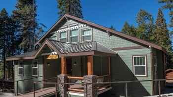 Exterior 4 Scenic Wonders Half Dome Loft 3 Bedroom