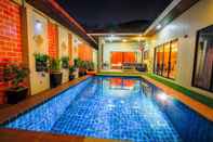 Kolam Renang 2 Bed Majestic Villa Near Beach