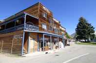 Exterior The Hitching Post Hotel and Farm Store