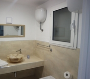 In-room Bathroom 5 Torquemada Beach Club