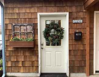 Exterior 2 South Jetty Inn