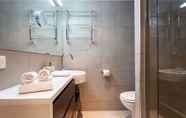 In-room Bathroom 4 Spacious Alpine Lake View Townhouse Walk TO Town