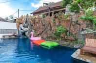 Swimming Pool Binaria Museum Hotel