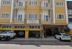 外部的 2 Golden House Motel