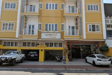 外部的 Golden House Motel