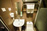 Toilet Kamar Maria Eloisa Royal House