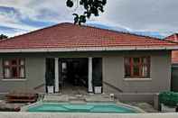 Kolam Renang Redbourne Hilldrop B&B