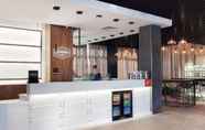 Lobi 3 Hampton by Hilton London Ealing