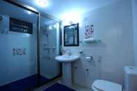 In-room Bathroom Novem Inn & Holidays