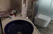In-room Bathroom 7 Artuklu Universitesi Sahtana Konagi