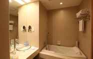 In-room Bathroom 7 Bolt Hotel Dalian