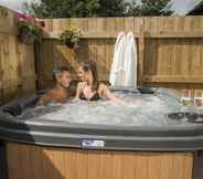 Entertainment Facility 3 Shrew Lodge Hot Tub