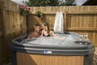 Kemudahan Hiburan Primrose 20 Hot Tub