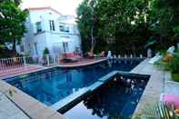 Kolam Renang Beverly Hills Celebrity Home