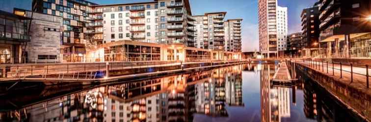 Exterior Modern Leeds City Apartment