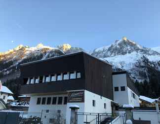 Bên ngoài 2 Alpenrose - Hostel