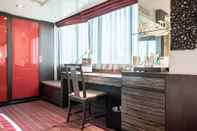 Bar, Kafe dan Lounge Maroon Infinity Residence by Favstay