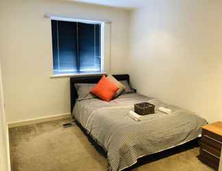 Bedroom 2 2bed 2bath apartment in kings cross