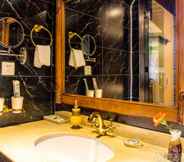 In-room Bathroom 3 Floral Hotel · He Lu Ju Lijiang