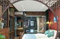 Bedroom Floral Hotel · He Lu Ju Lijiang