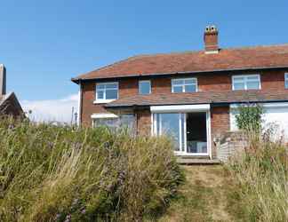 Bangunan 2 7 Coastguard Cottages