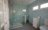 In-room Bathroom 3 Admirals Cottage