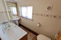 Toilet Kamar Queensbury Lodge