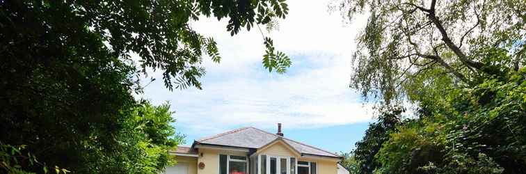 Exterior Woodside Cottage