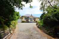 Exterior Woodside Cottage