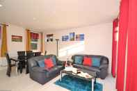 Common Space Yew Tree Apartment Two Ryde