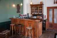 Bar, Cafe and Lounge Le Voilà - Bistrot & Chambres d'hôtes