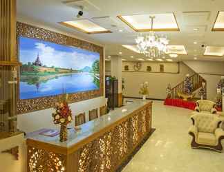 Lobi 2 Royal Golden 9 Mile Hotel