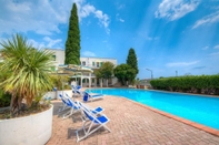 Swimming Pool Residence Riviera Mare