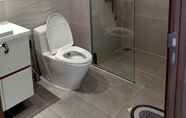 Toilet Kamar 4 Luxury Scenia Bay Apartment with Seaview