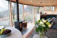 Lobby Luxury and Peaceful 1-bed Roundhouse With Hot Tub