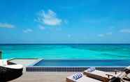 Kolam Renang 2 Radisson Blu Resort Maldives