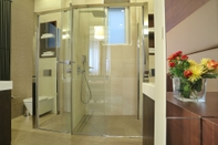 In-room Bathroom Belgreat Premium Suites