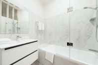 In-room Bathroom Stunning Sydney Home 1