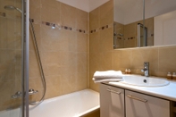 In-room Bathroom Jette Duplex Expo