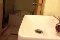 Toilet Kamar FnG Inn