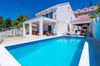 Swimming Pool Villa Mlini