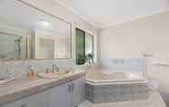 Toilet Kamar 7 Fabulous Pet Friendly Family Home - 3 Carribean Court