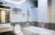 Toilet Kamar 6 Cung Phuc Hotel