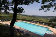 Swimming Pool Hotel La Montagne de Brancion