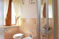 Toilet Kamar English Inn rooms