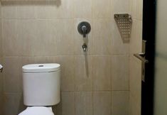 Bilik Mandi dalam Bilik 2 Graha Hermawan Guest House