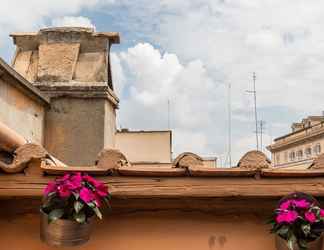 Exterior 2 Rental in Rome Arco della Ciambella Penthouse