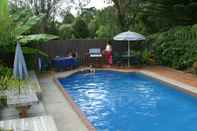 Swimming Pool Kerigold Secluded Chalets