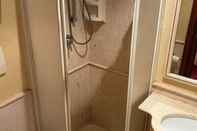 Toilet Kamar Hotel HI15